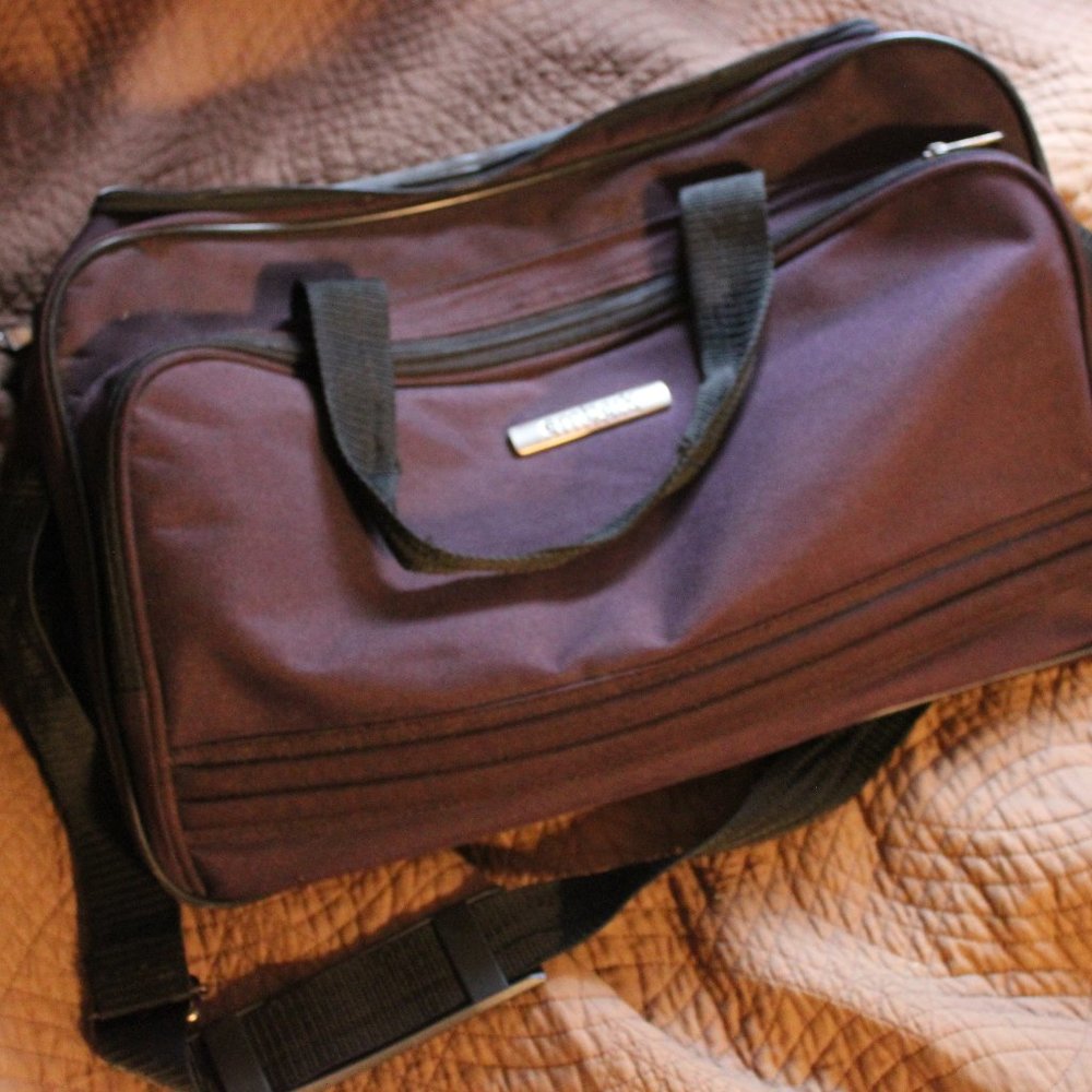 embark Burgundy Bag used almost brand new!